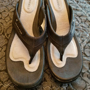 Merrell Black Leather Thong Sandal with Heel 8.0